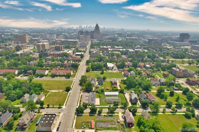 611 W Philadelphia Street, Detroit, MI 48202