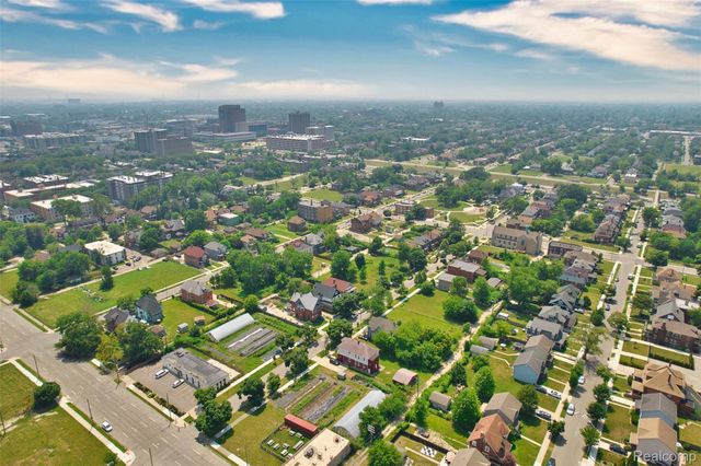 611 W Philadelphia Street, Detroit, MI 48202