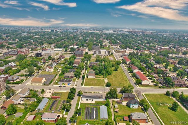 611 W Philadelphia Street, Detroit, MI 48202