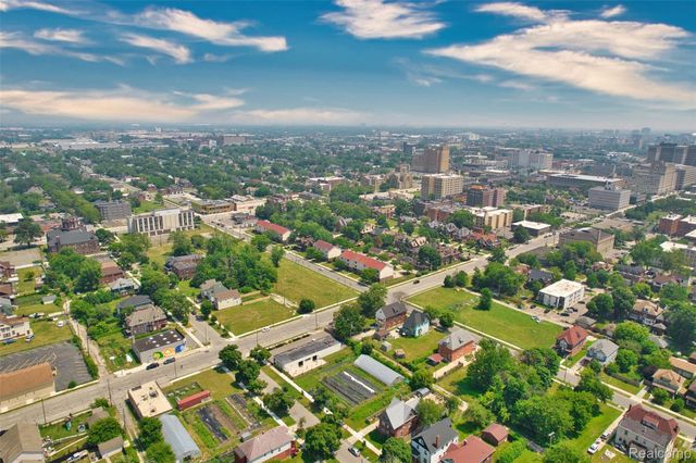 611 W Philadelphia Street, Detroit, MI 48202