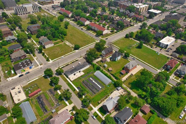 611 W Philadelphia Street, Detroit, MI 48202
