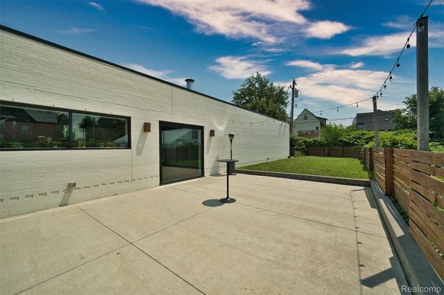 611 W Philadelphia Street, Detroit, MI 48202