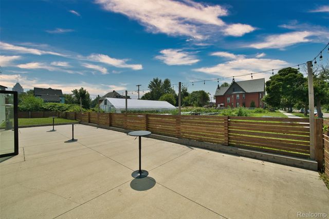 611 W Philadelphia Street, Detroit, MI 48202