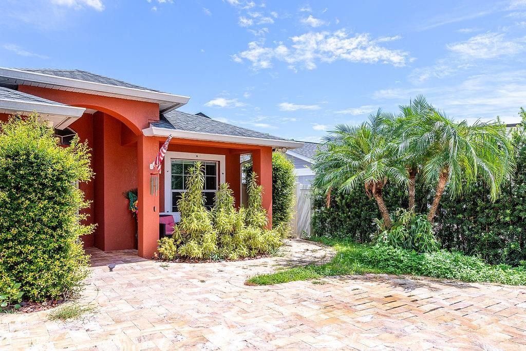 Image 3 of property listing at 4907 CARLYLE ROAD, Tampa, FL 33615