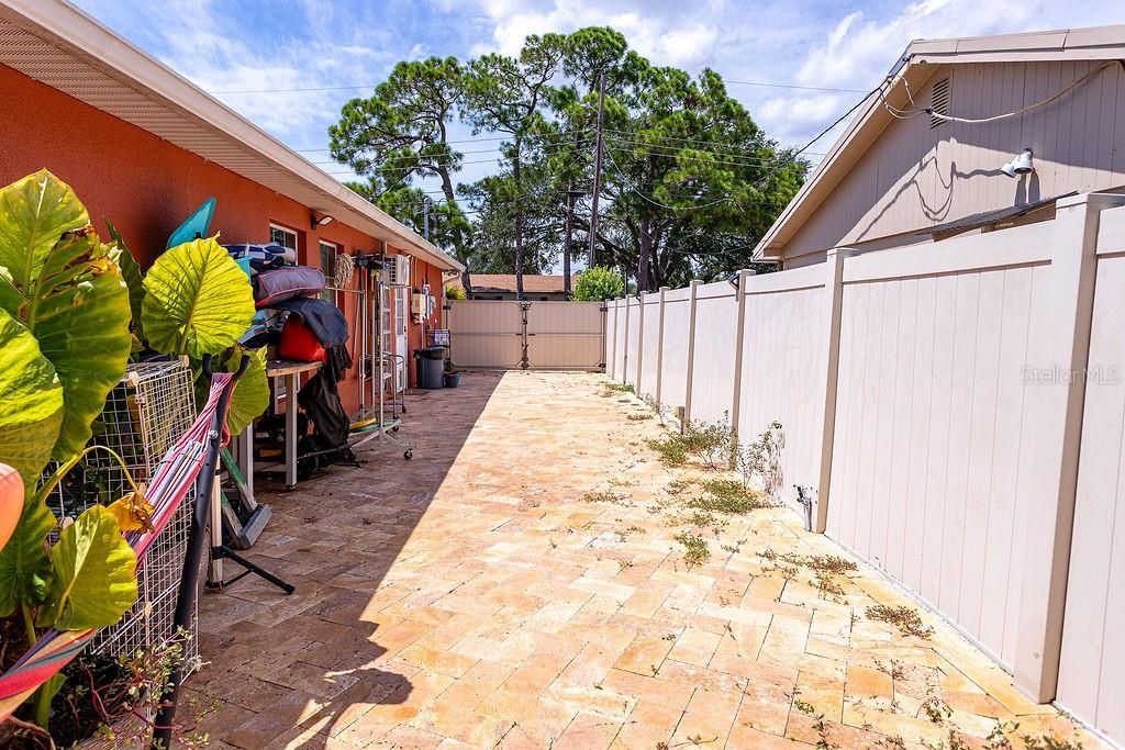 Image 28 of property listing at 4907 CARLYLE ROAD, Tampa, FL 33615