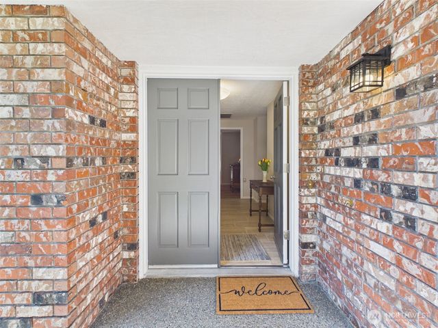 3211 70th Avenue SW, Olympia, WA 98512