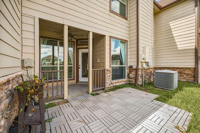 8026 Loyel Pointe Drive, Houston, TX 77064