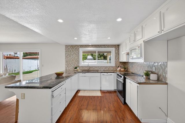 10 River Glade Ct, Sacramento, CA 95831