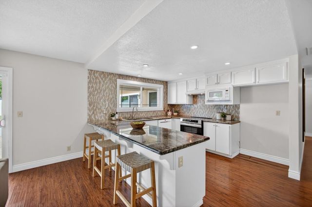 10 River Glade Ct, Sacramento, CA 95831