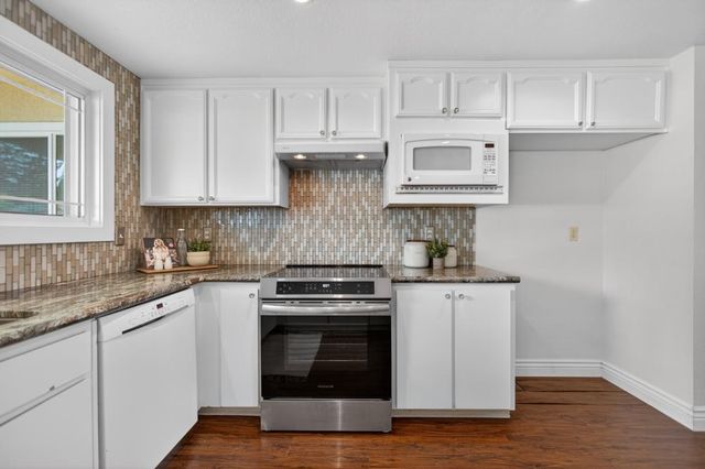 10 River Glade Ct, Sacramento, CA 95831