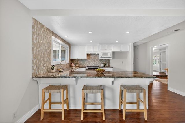 10 River Glade Ct, Sacramento, CA 95831