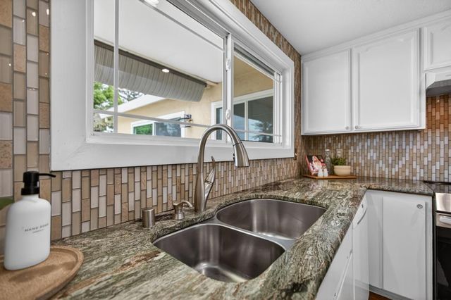 10 River Glade Ct, Sacramento, CA 95831