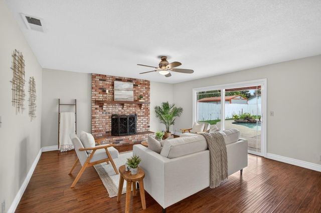 10 River Glade Ct, Sacramento, CA 95831