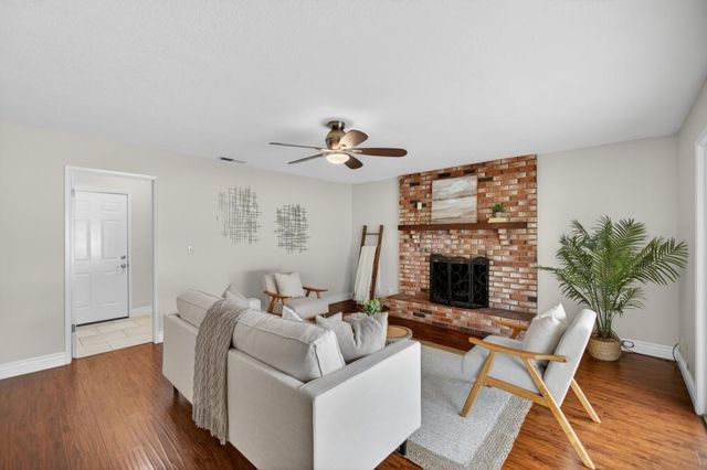 10 River Glade Ct, Sacramento, CA 95831