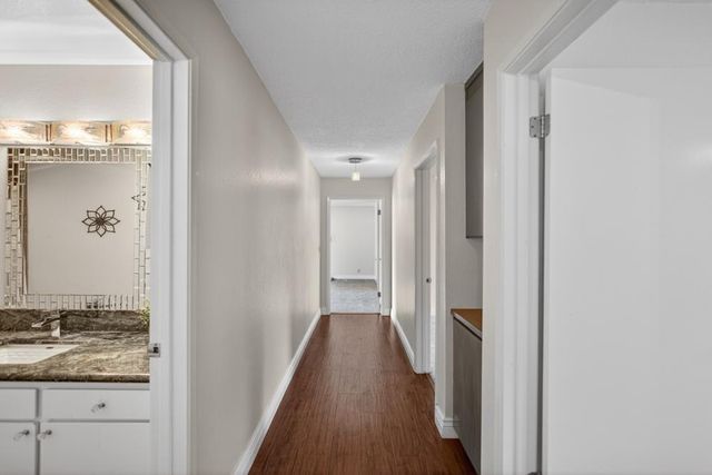 10 River Glade Ct, Sacramento, CA 95831