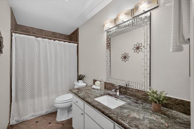 10 River Glade Ct, Sacramento, CA 95831