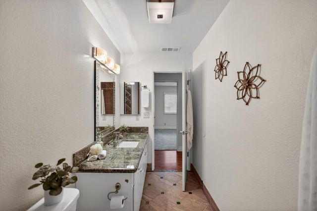 10 River Glade Ct, Sacramento, CA 95831