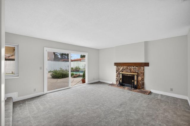 10 River Glade Ct, Sacramento, CA 95831