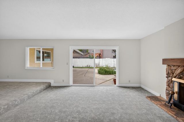 10 River Glade Ct, Sacramento, CA 95831