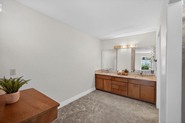 10 River Glade Ct, Sacramento, CA 95831