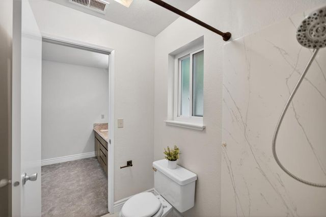 10 River Glade Ct, Sacramento, CA 95831