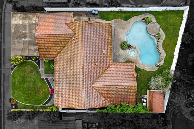 10 River Glade Ct, Sacramento, CA 95831