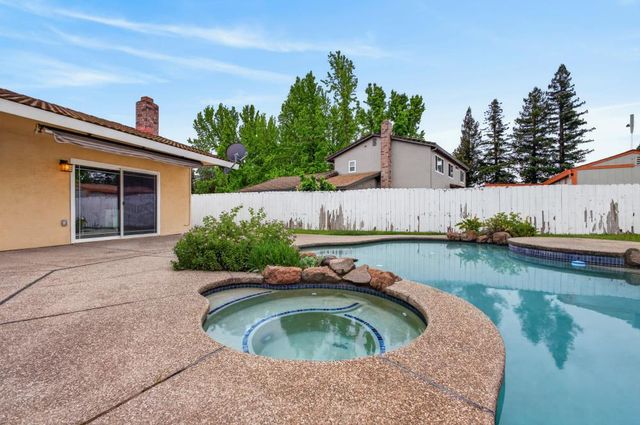 10 River Glade Ct, Sacramento, CA 95831