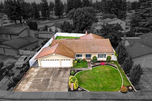 10 River Glade Ct, Sacramento, CA 95831