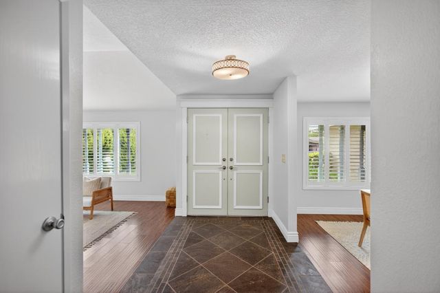 10 River Glade Ct, Sacramento, CA 95831