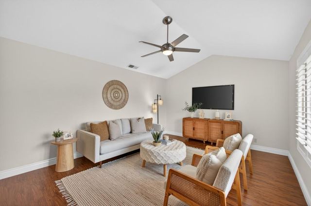 10 River Glade Ct, Sacramento, CA 95831