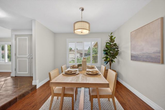 10 River Glade Ct, Sacramento, CA 95831