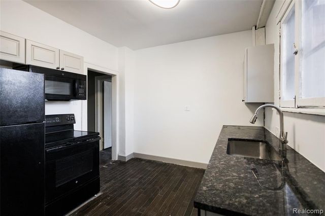 16871 Baylis Street, Detroit, MI 48221