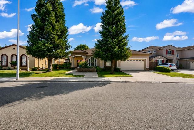 9514 N Larkspur Avenue, Fresno, CA 93720