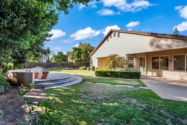9514 N Larkspur Avenue, Fresno, CA 93720