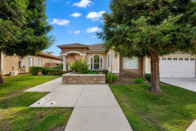 9514 N Larkspur Avenue, Fresno, CA 93720