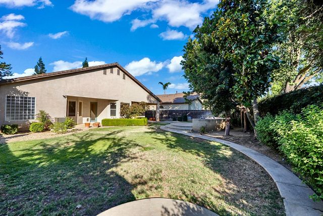9514 N Larkspur Avenue, Fresno, CA 93720