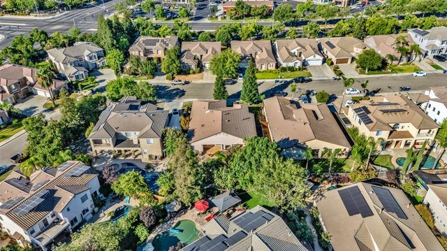9514 N Larkspur Avenue, Fresno, CA 93720