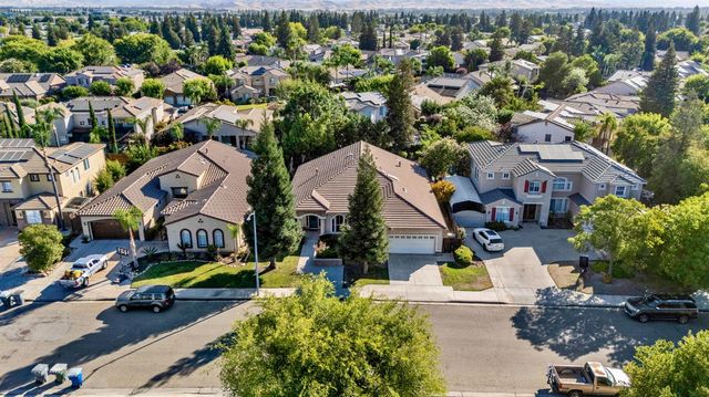 9514 N Larkspur Avenue, Fresno, CA 93720