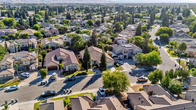9514 N Larkspur Avenue, Fresno, CA 93720