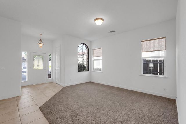 9514 N Larkspur Avenue, Fresno, CA 93720
