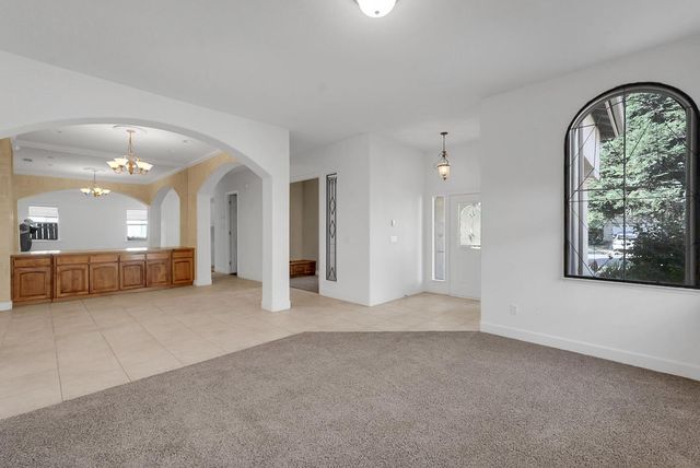 9514 N Larkspur Avenue, Fresno, CA 93720