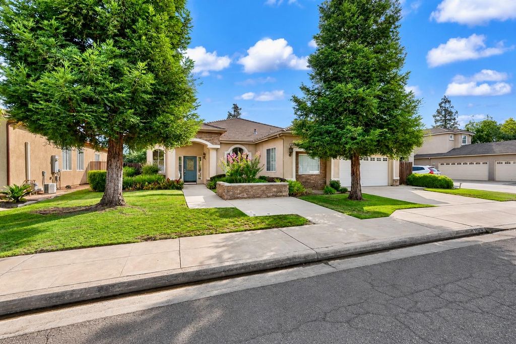 9514 N Larkspur Avenue, Fresno, CA 93720