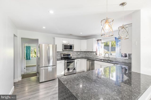 221 CLEARVIEW DR, Colonial Beach, VA 22443