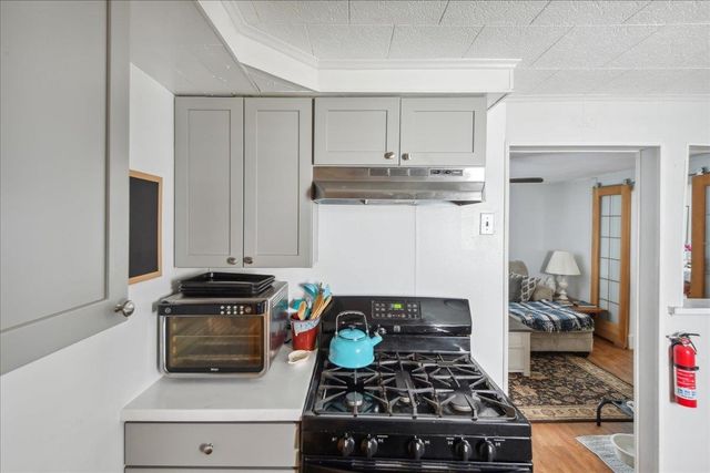 15 Ward Street, Burlington, VT 05408