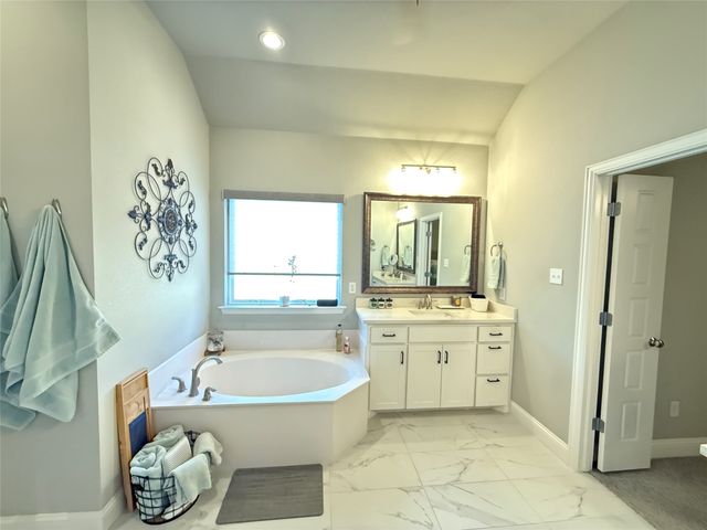 1021 Churchill Lane, Millsap, TX 76066