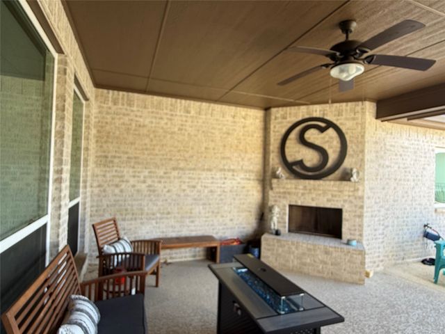 1021 Churchill Lane, Millsap, TX 76066