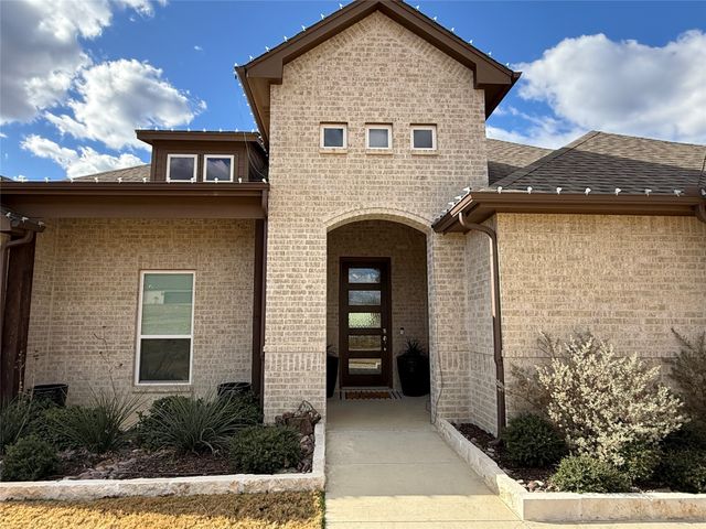 1021 Churchill Lane, Millsap, TX 76066