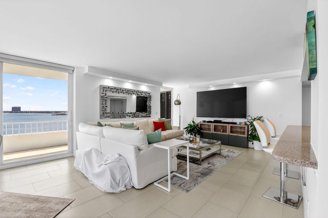 5540 N Ocean Drive 9b, Singer Island, FL 33404