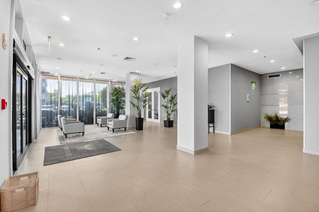 5540 N Ocean Drive 9b, Singer Island, FL 33404