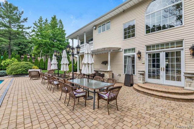 65 Threepence Drive, Melville, NY 11747